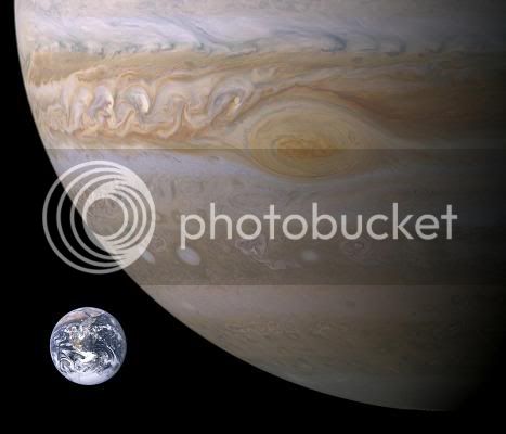 Jupiter-Earth-Spot_comparison.jpg