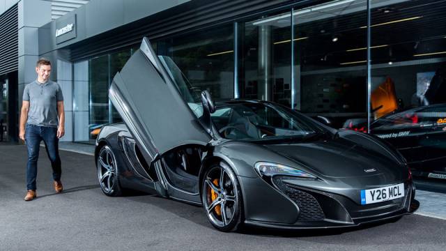 guy_crashes_a_brand_new_mclaren_650s_spider_10_minutes_after_it_was_delivered_640_01.jpg