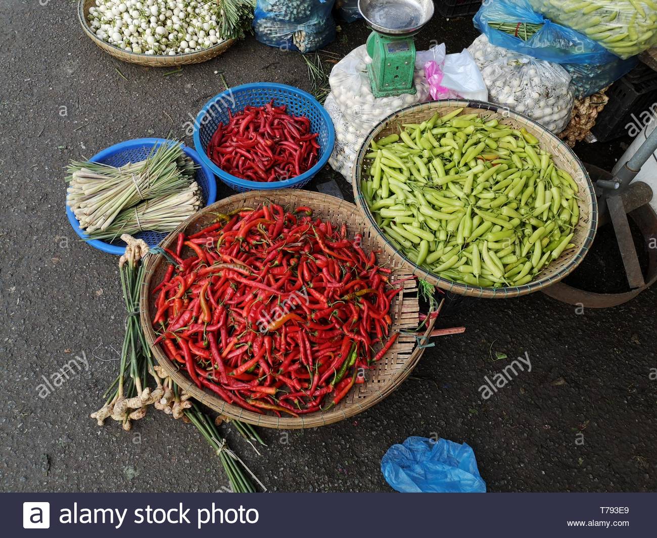 basket-with-pepper-beans-and-other-spices-inside-hue-street-market-vietnam-T793E9.jpg