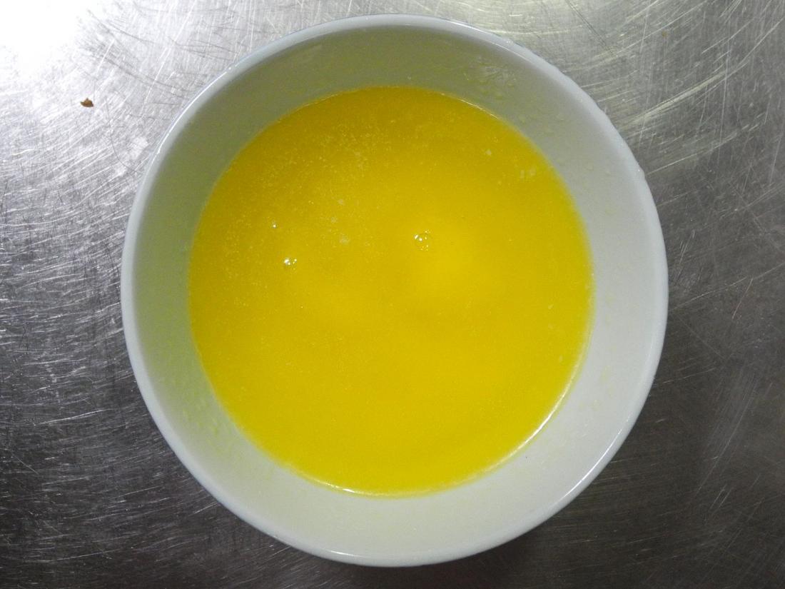 1600px-Bowl_of_melted_butter.jpg