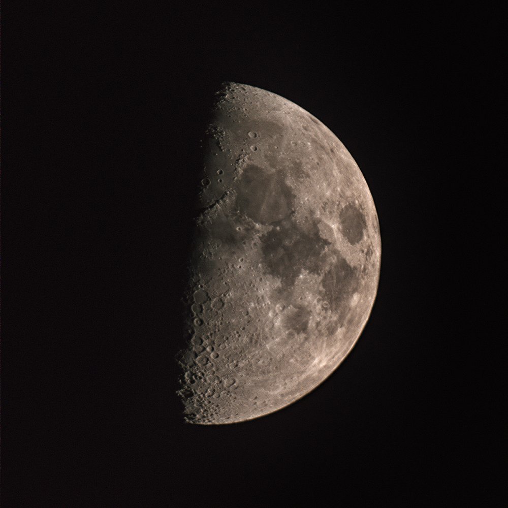 P1190202_Moon-1200-.jpg