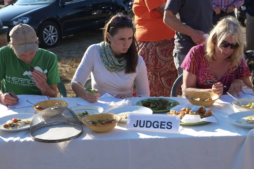 seafood-throwdown-judges-gloucester-c2a9kim-smith-2014.jpg