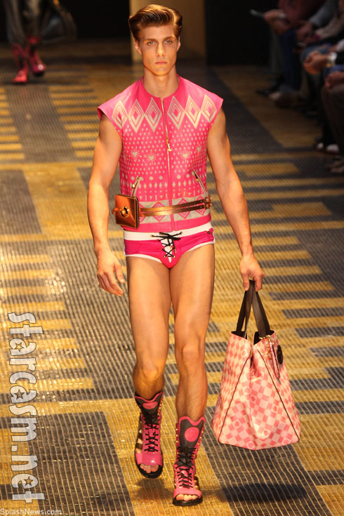 Versace-pink-manties-ensemble.jpg