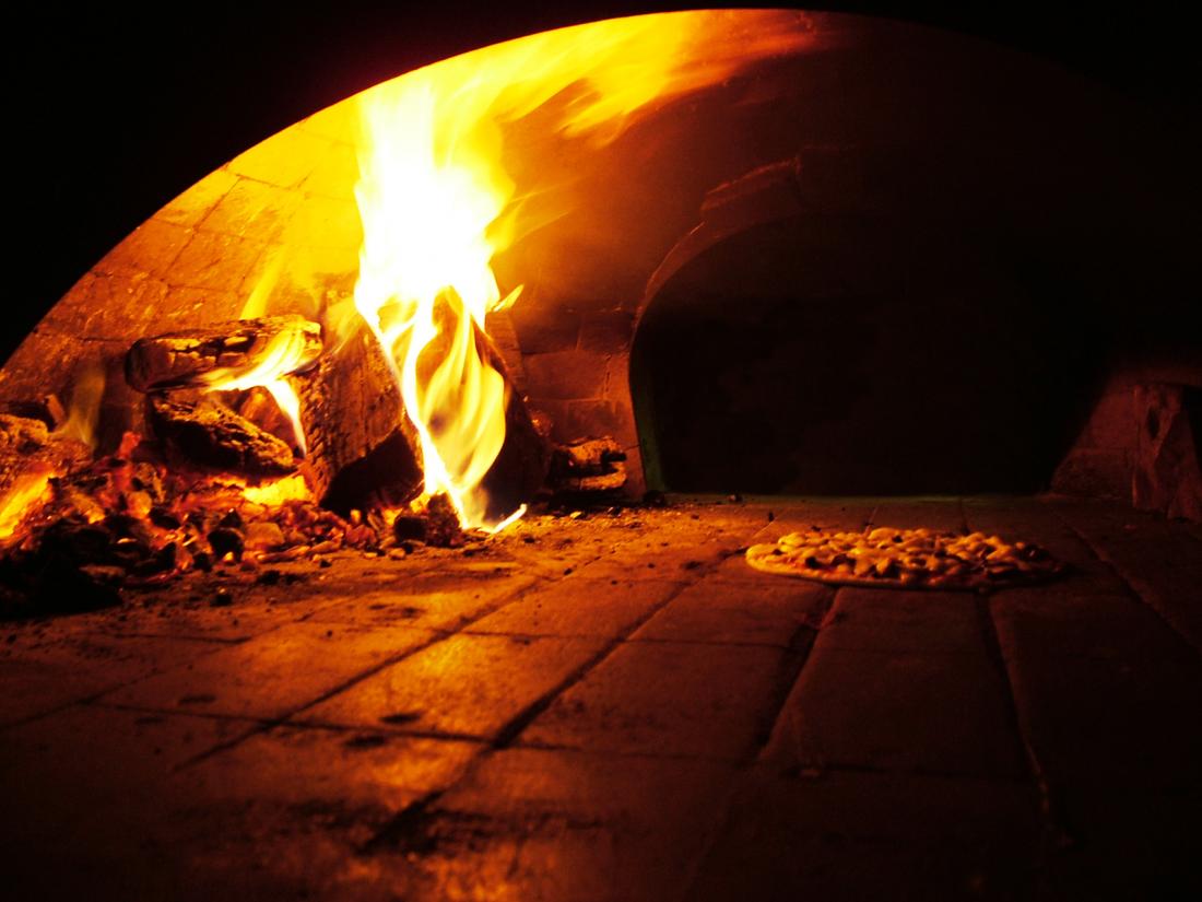 wood_fired_pizza_oven.jpg