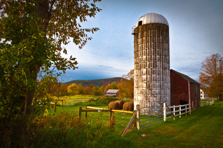 fall-foliage-villages-southern-new-england-780x520.jpg