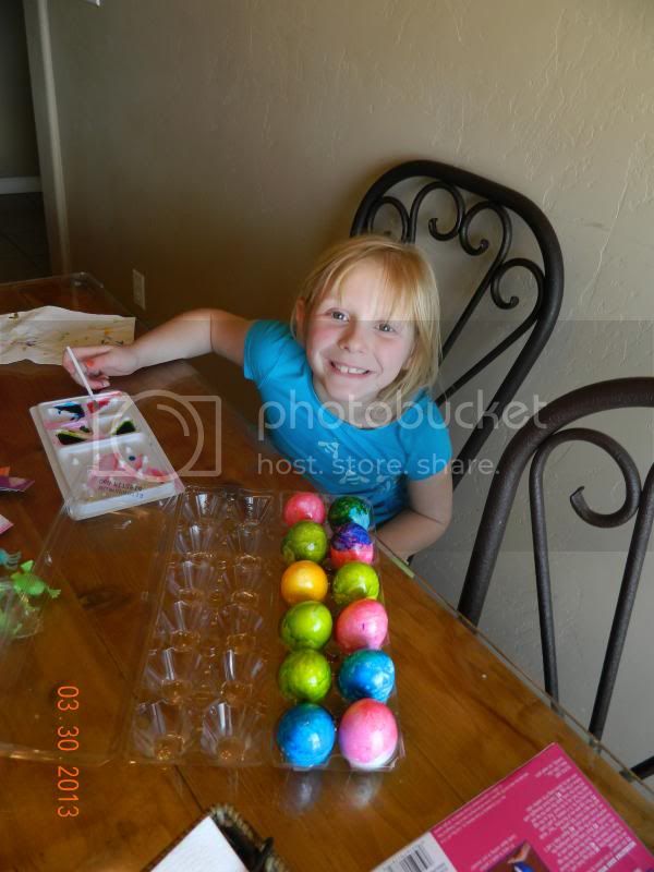 DecoratingEasterEggs003_zps933ebce4.jpg