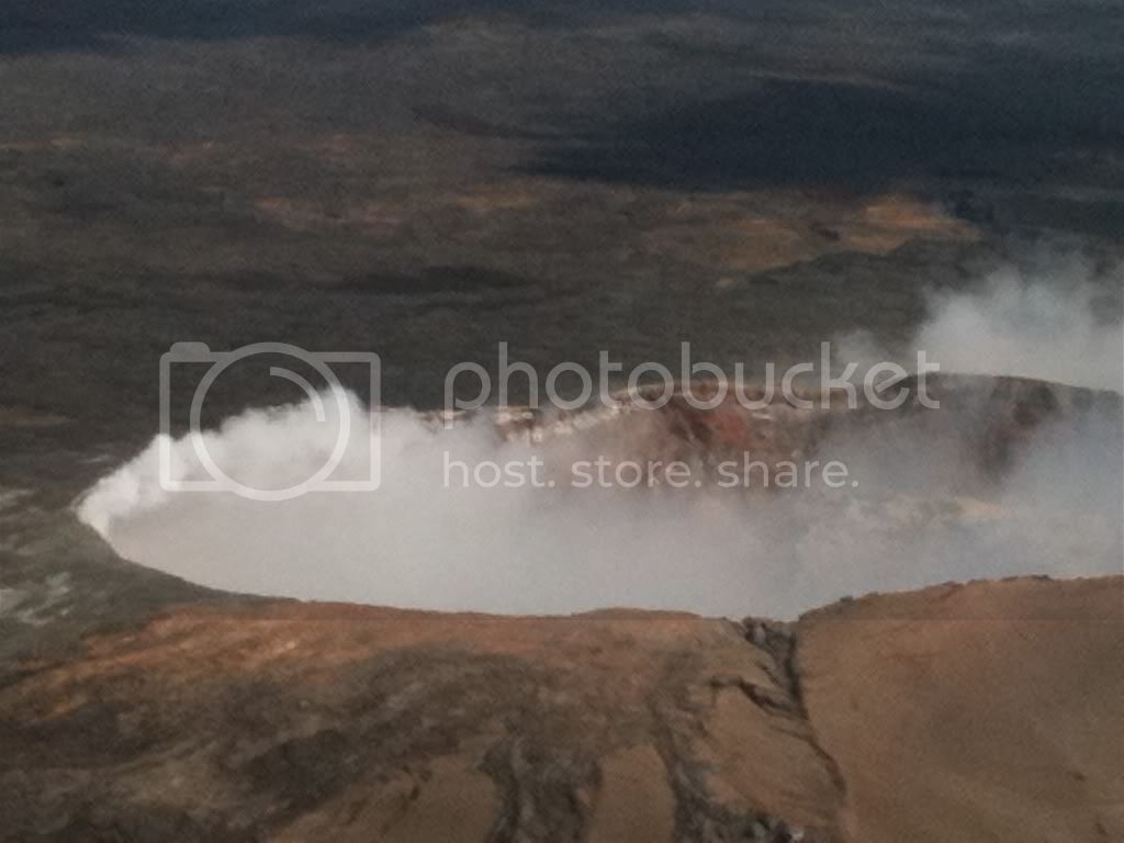 hawaiivolcanohelicopter125.jpg