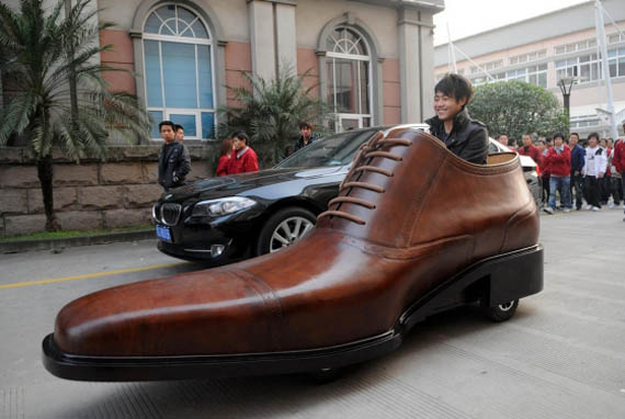 Giant-Leather-Shoe-Car.jpg