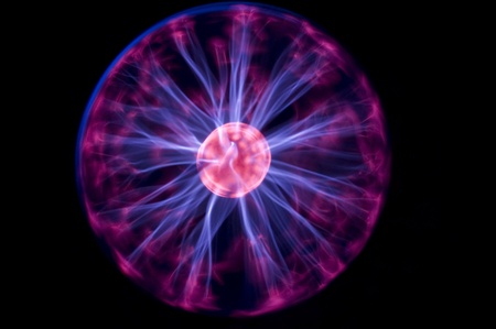 14163219-tesla-lightning-from-plasma-ball.jpg