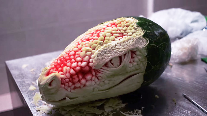 dragon-carving-watermelon-food-art-valeriano-fatica-14.jpg